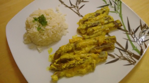 Petites aubergines au curry et lait de coco